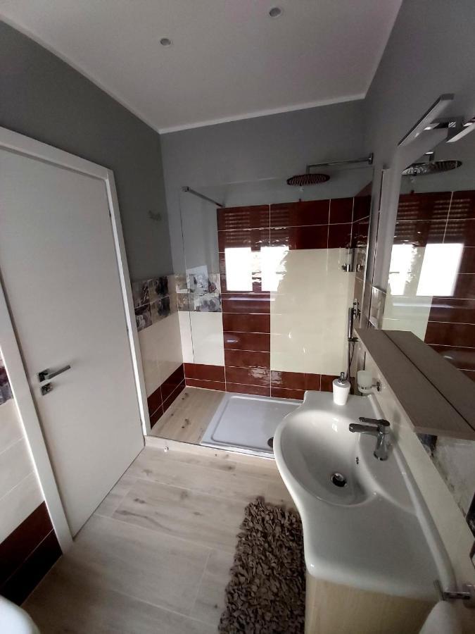 Le Stanze Di Dalia Bed & Breakfast Crotone Exterior photo